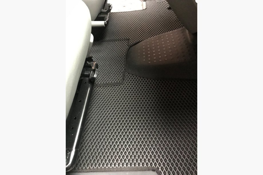 Volkswagen T5 Multivan 2003–2010 EVA Fußmatten (schwarz, vorne, für 1+1) Image