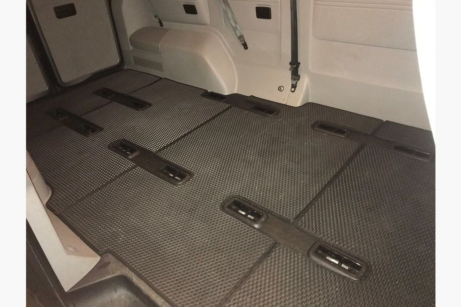 Volkswagen T5 2010-2015 EVA-Fußmatten V1 (langer Radstand, kompletter Innenraum, schwarz) Foto 1