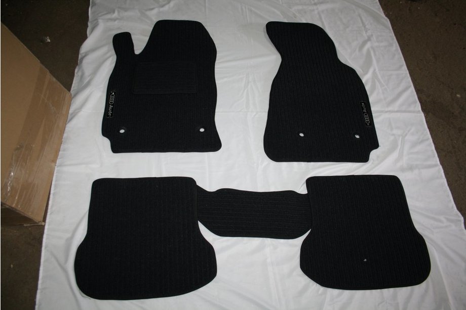 Audi 100 C3 1988-1991 Textil Fußmatten (Corona) Image