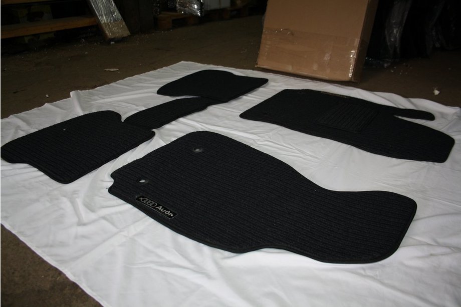 Audi A4 B8 2007-2015 Textil Fußmatten (Corona) Image