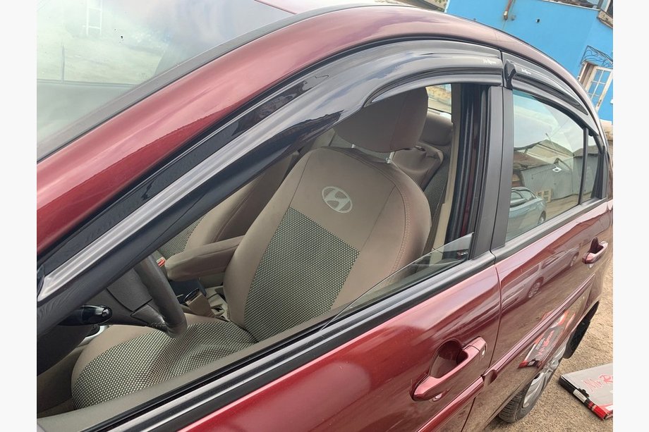 Hyundai Accent 2006-2010 Windabweiser (4 Stk, MyRacing) Image