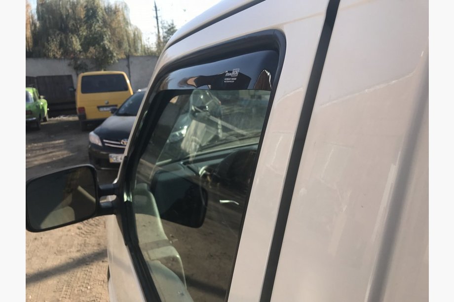 Volkswagen T4 Transporter 1990-2003 Windabweiser (2 Stk, Perflex) Image
