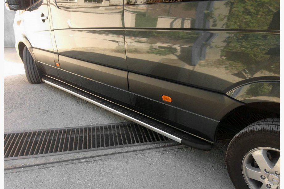 Mercedes Sprinter W907/W910 2018- Trittbretter Duru (2 Stk., Aluminium) Image