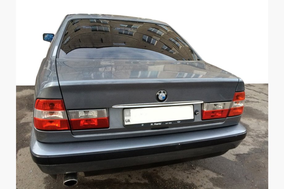 BMW 5 Series E34 1988-1995 Chromleiste über dem Kennzeichen (Edelstahl) Image