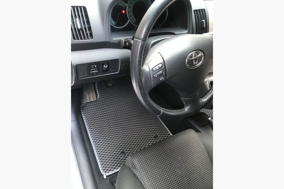Toyota Corolla Verso 2004-2009 EVA Fußmatten (schwarz) Image