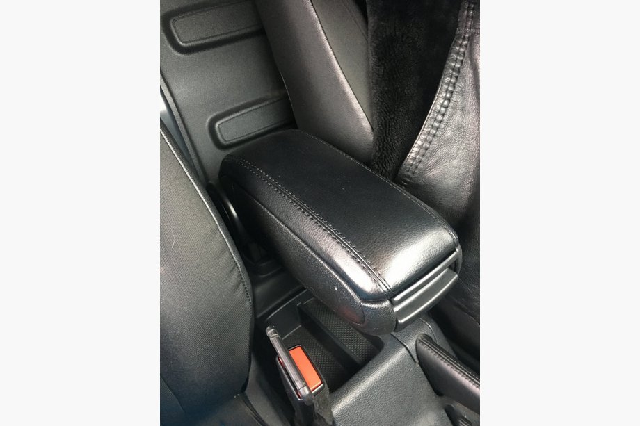 Volkswagen Caddy 2010-2015 Armlehne V1 (in Getränkehalter) Image