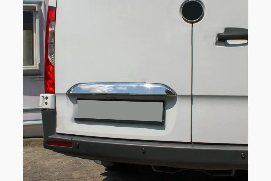 Mercedes Sprinter W907/W910 2018- Chromleiste über dem Kennzeichen (Edelstahl) Image