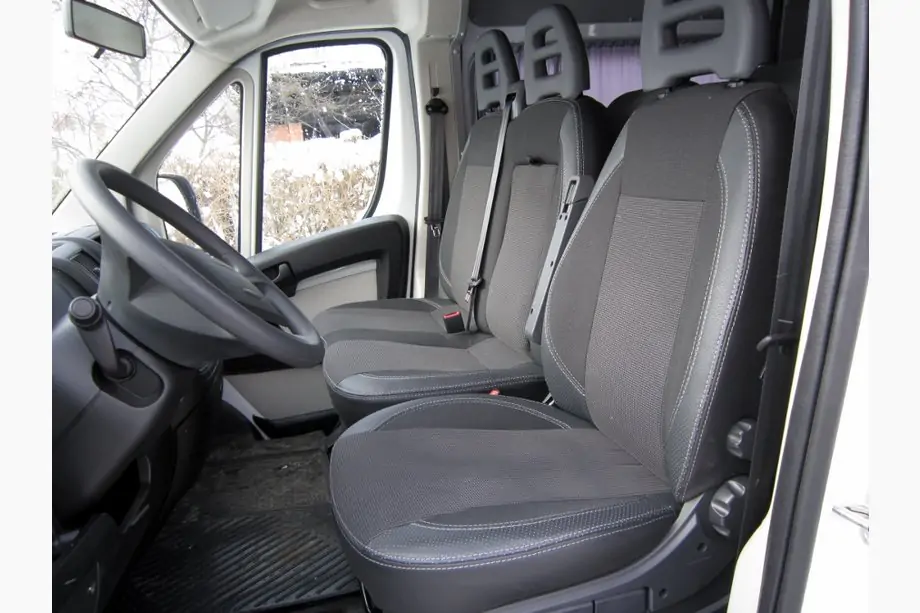 Nissan NV300/Primastar 2016- Autositzbezüge (Stoff + Kunstleder, Premium) Image