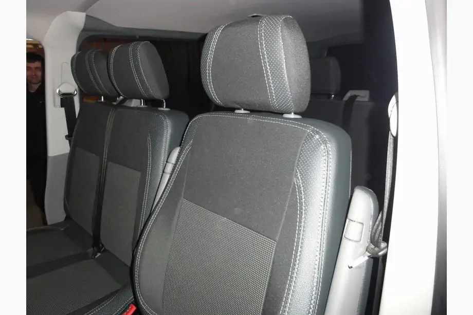 Volkswagen T5 Caravelle 2004-2010 Autositzbezüge (Kunstleder und Stoff, Premium) Foto 1