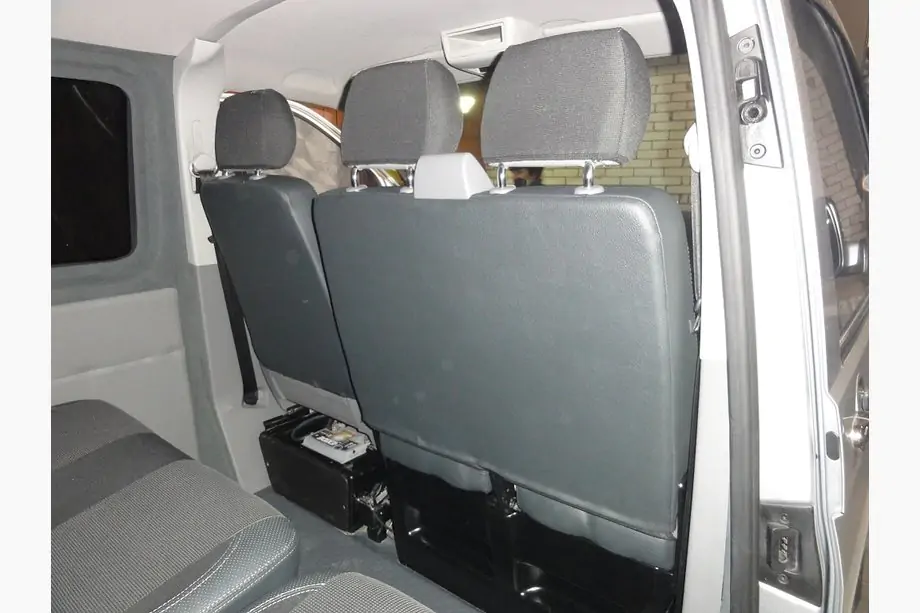 Volkswagen T5 Caravelle 2004-2010 Autositzbezüge (Kunstleder und Stoff, Premium) Foto 4