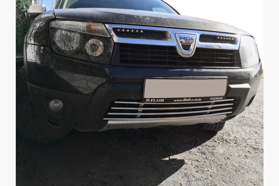 Renault Duster 2008–2017 Untere Kühlergrillblende aus Edelstahl Image