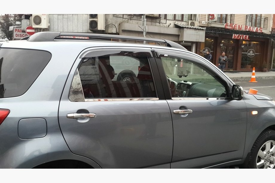 Daihatsu Terios 2006-2017 Abdeckung für Windabweiser (2 Stk, Edelstahl) Foto 3