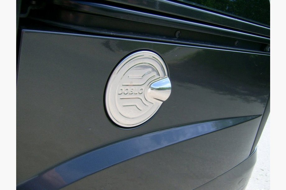 Fiat Doblo I 2005-2010 Tankabdeckung Edelstahl Image