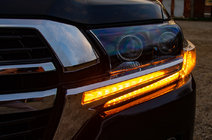 Toyota Land Cruiser 200 2007-2021 Scheinwerferblenden mit LED (2016↗) Foto 2