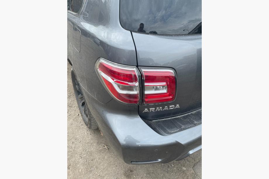 Nissan Armada 2016-2024 Hintere LED Rückleuchten (Original, gebraucht, Baujahr 2019) Image