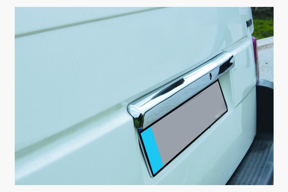 Volkswagen T4 Caravelle/Multivan 1990–2003 Zierleiste über dem Kennzeichen (Omsa, Edelstahl) Image