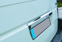 Volkswagen T4 Caravelle/Multivan 1990–2003 Zierleiste über dem Kennzeichen (Omsa, Edelstahl) Foto 1