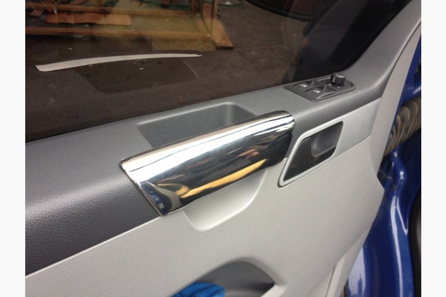 Volkswagen T5 Multivan 2003–2010 Chrom Abdeckungen für Armlehnen (2 Stk., Edelstahl) Foto 1