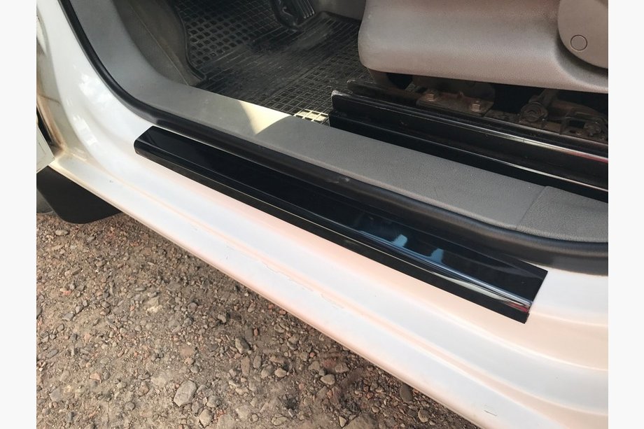Volkswagen Caddy 2010-2015 Einstiegsleisten Abdeckungen (ABS-Kunststoff) 4 Stk, Matt Foto 2