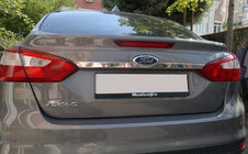 Ford Focus III 2011-2017 Breite Edelstahl Heckklappenleiste über dem Kennzeichen Foto 1