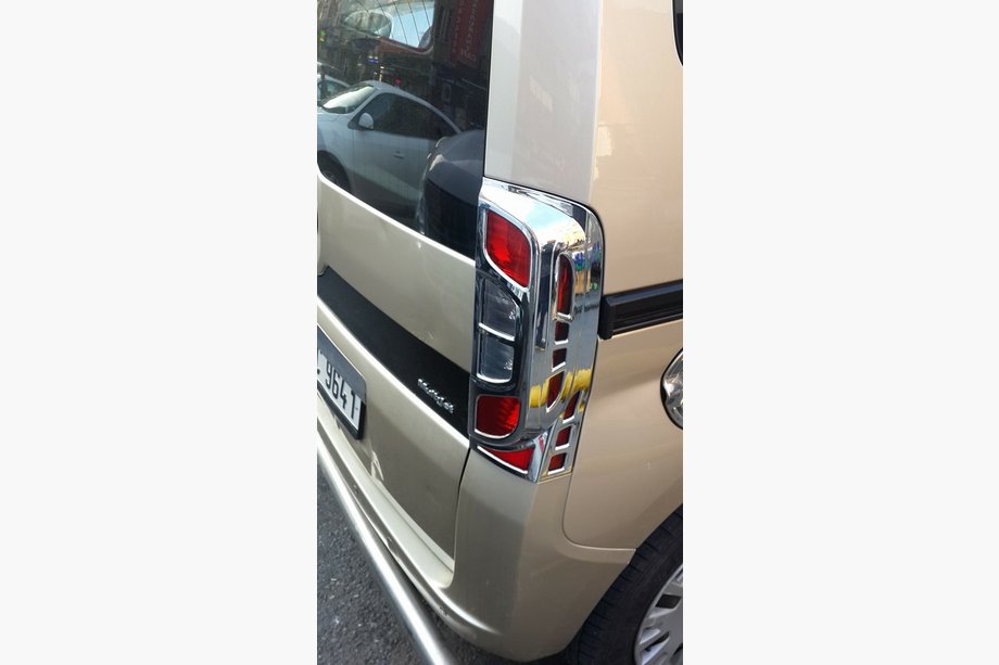 Fiat Fiorino/Qubo 2008-2024 Chrom Rückleuchten Abdeckung mit Biegung (2 Stk, Kunststoff) Foto 5