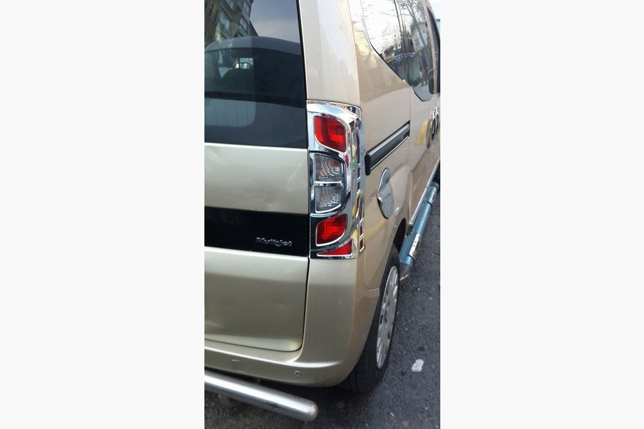 Fiat Fiorino/Qubo 2008-2024 Chrom Rückleuchten Abdeckung mit Biegung (2 Stk, Kunststoff) Foto 6