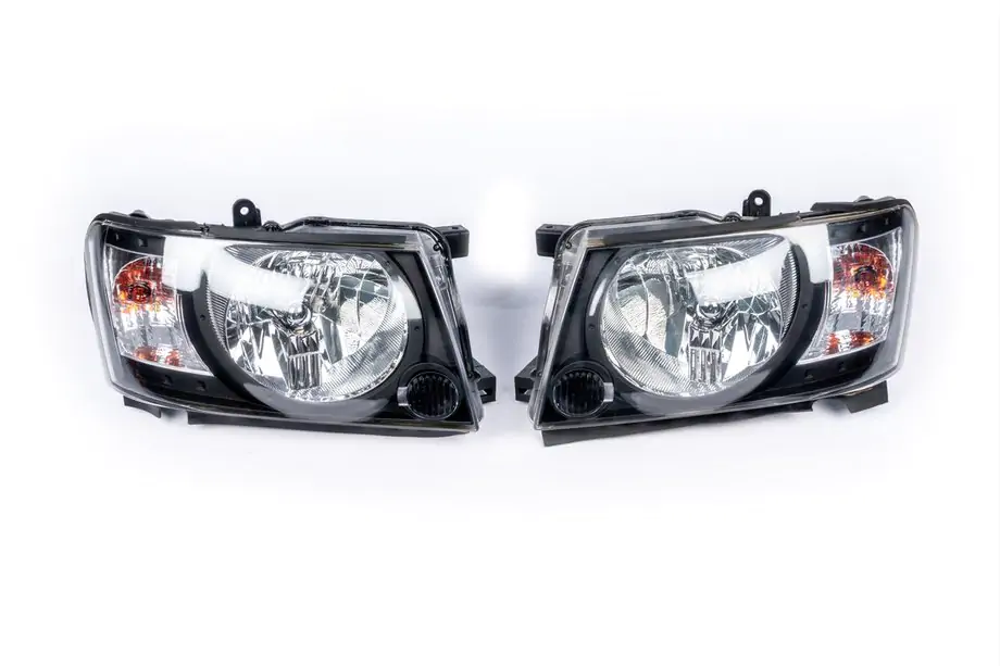 Nissan Patrol Y61 1997-2011 Frontscheinwerfer Safari Black (2004-2008, 2Stk) Image