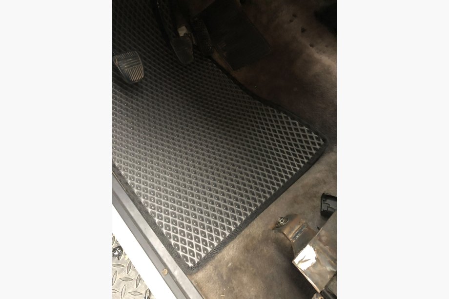 Toyota Land Cruiser 70 1984- EVA Fußmatten (schwarz) Image