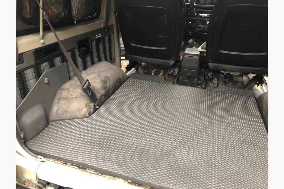 Toyota Land Cruiser 70 1984- Kofferraummatte ohne Rücksitze (EVA, Schwarz) Foto 1