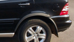 Mercedes ML W163 1997-2005 Radlaufverbreiterungen (4 Stk, Schwarz Metall) Foto 1