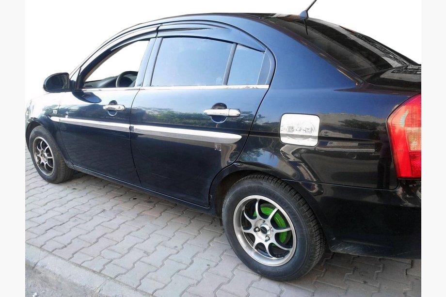 Hyundai Accent 2006-2010 Fensterzierleisten außen Edelstahl (4 Stk) Carmos - Türkischer Edelstahl Image