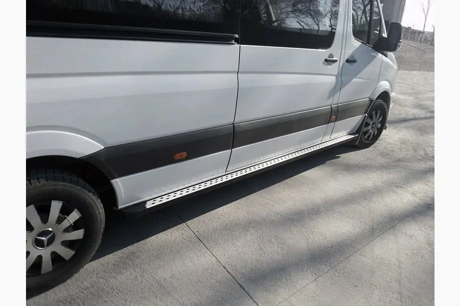 Mercedes Sprinter W907/W910 2018- Seitenschweller DOT-Line (2 Stk., Alu) Image