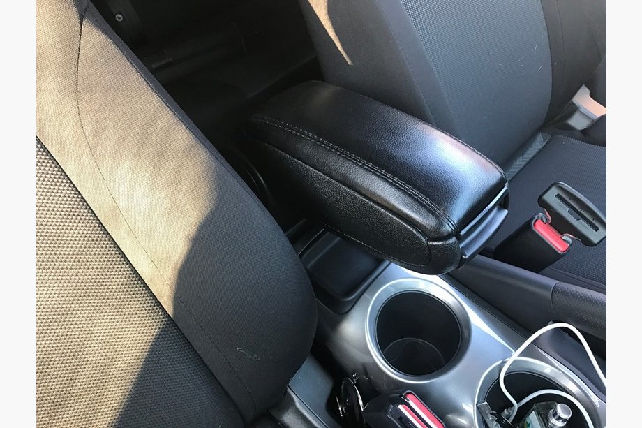 Nissan Juke 2010-2019 Armlehne Image