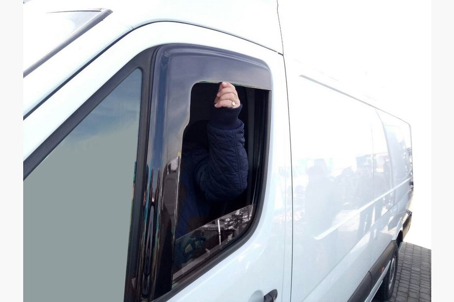 Mercedes Sprinter W901/902/903/904/905 1995–2006 Windabweiser L-Form (2 Stk, DDU) Image