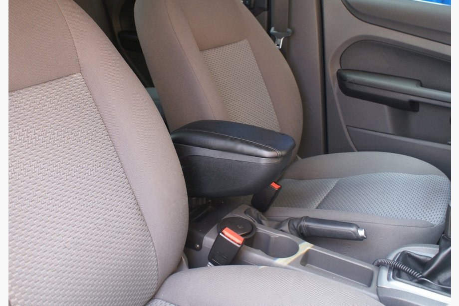 Renault Sandero 2013-2022 Armlehne mit Becherhalter Image