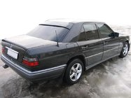 Mercedes E-class W124 1984–1997 Heckspoilerblende (GFK, grundiert zum Lackieren) Foto 1