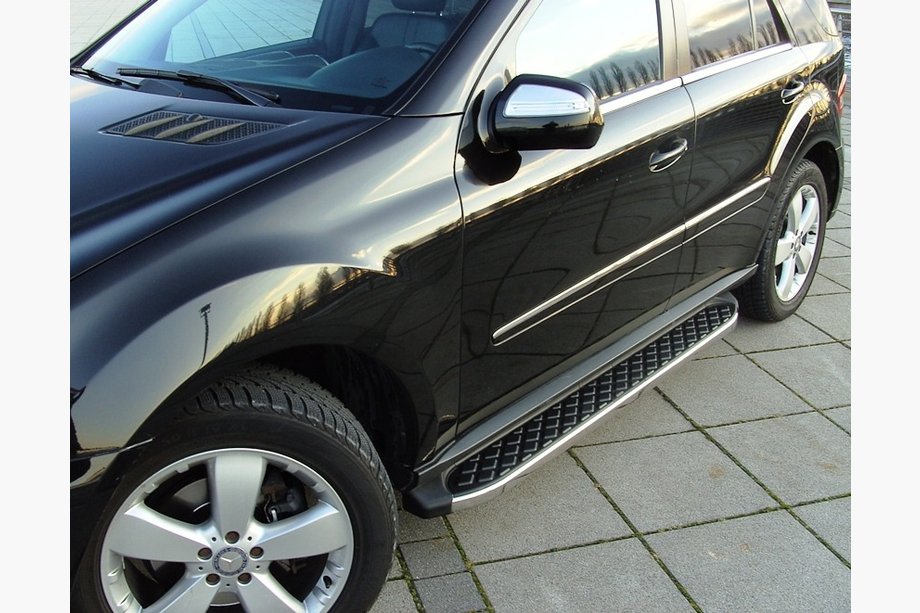 Mercedes ML W164 2005-2011 Seitenschweller BlackLine (2 Stk., Aluminium) Image