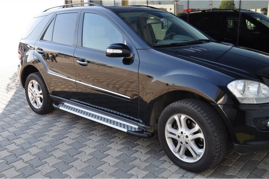 Mercedes ML W164 2005-2011 Trittbretter Allmond Grey (2 Stk., Alu) Foto 1