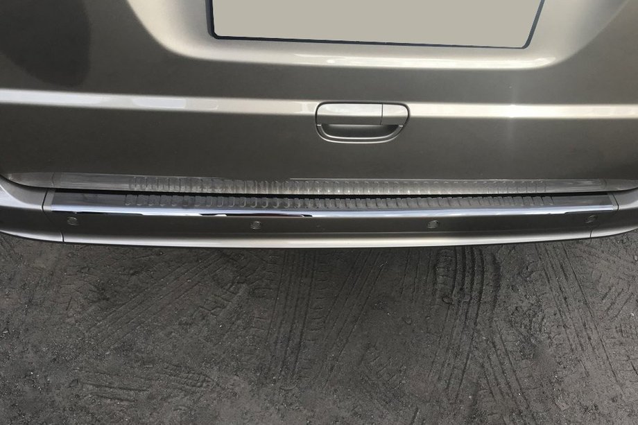 Mercedes Viano 2004-2014 Heckstoßstangenabdeckung Schwarz Chrom OmsaLine (Edelstahl) Image
