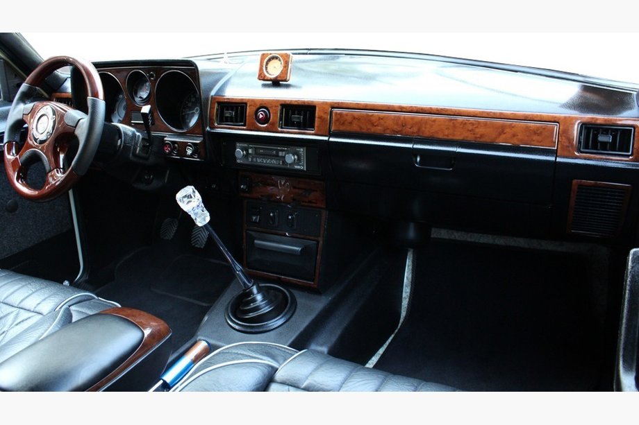 GAZ-24 1970-1992 Armaturenbrett Abdeckungen (Hartman) Walnuss Image