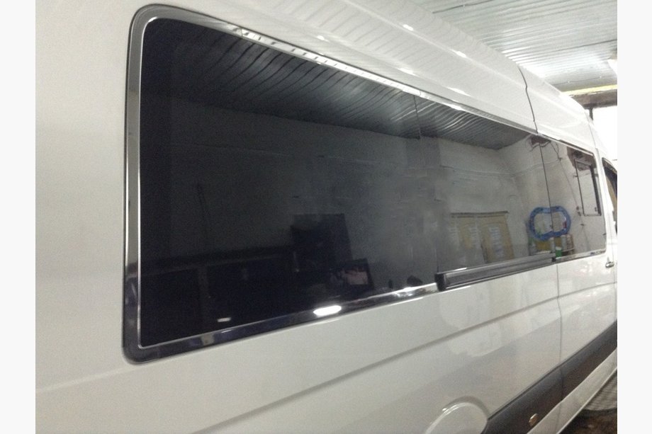 Volkswagen Crafter 2006-2016 Komplette Fensterumrandung Edelstahl Image