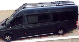 Mercedes Sprinter W906 2006–2018 Dachreling Shark (schwarze Fuesse) Foto 1