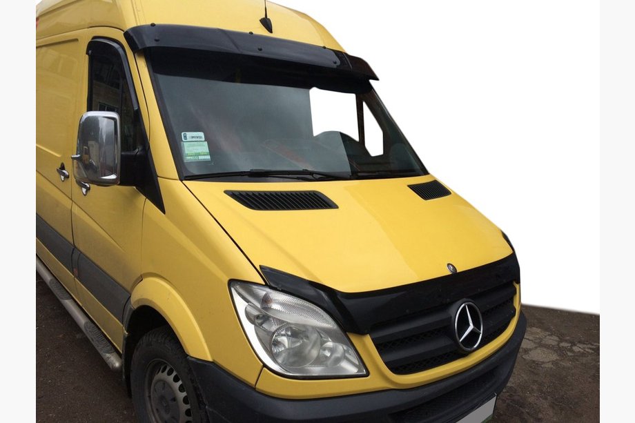Mercedes Sprinter W906 2006–2018 Frontscheibenblende auf Rahmen V1 (schwarz glanz, 5mm) Image