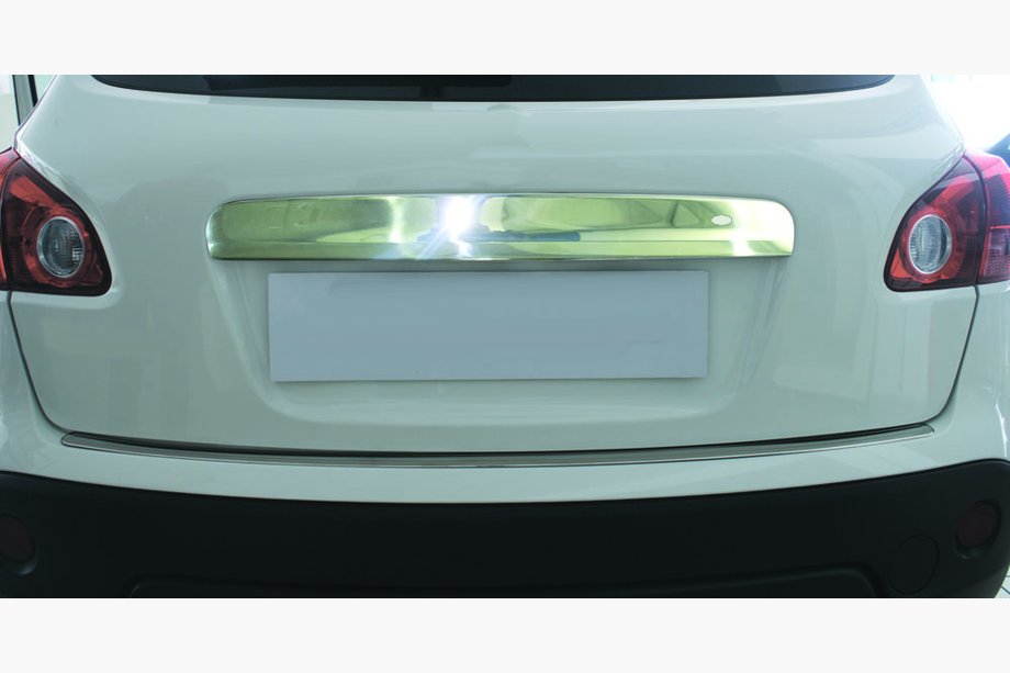 Nissan Qashqai 2007-2010 Chromleiste über dem Kennzeichen (Edelstahl) Mit Taste, OmsaLine - Italienischer Edelstahl Foto 2