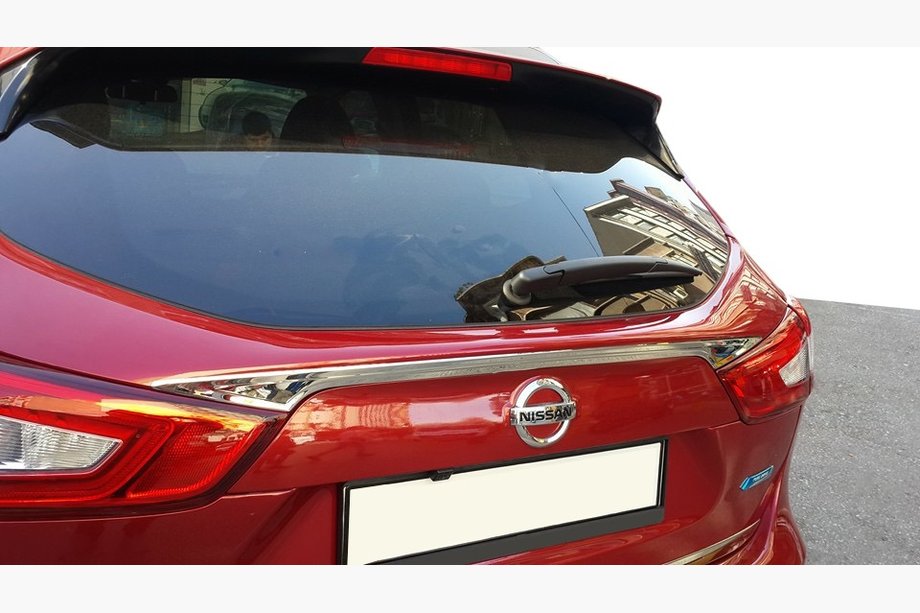 Nissan Qashqai 2014-2021 Chromleiste über dem Kennzeichen (Edelstahl) Carmos - Türkischer Edelstahl Image