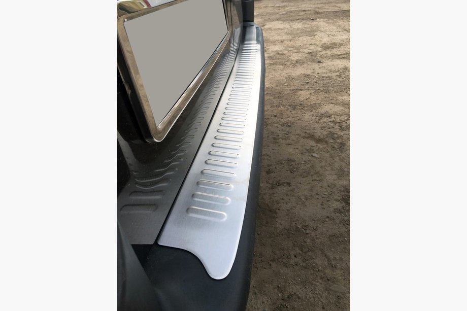 Opel Vivaro 2001–2015 Heckstoßstangenabdeckung Matt (Omsa, Edelstahl) Image