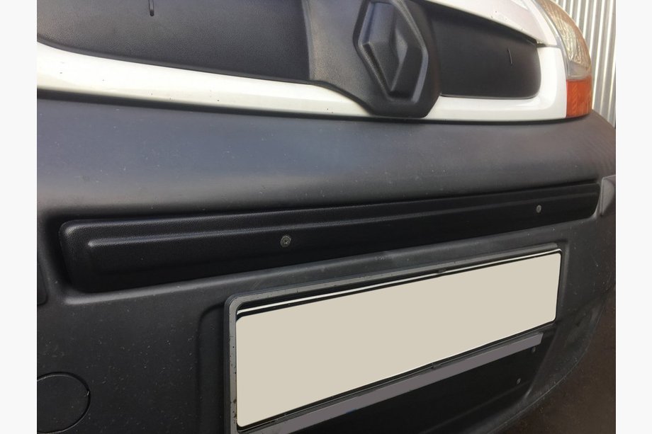 Opel Vivaro 2001–2015 Mittlere Winterabdeckung (über dem Kennzeichen) Glänzend, 2007-2015 Image