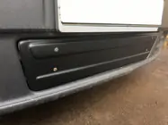 Opel Vivaro 2001–2015 Winter-Unterabdeckung (unter dem Kennzeichen) Foto 1