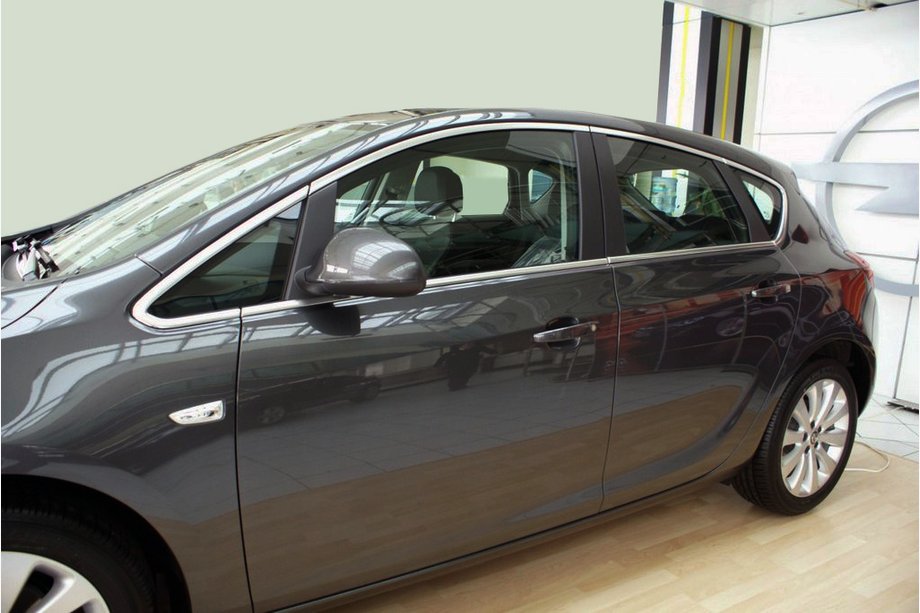 Opel Astra J 2009-2015 Komplette Fensterumrandung (HB, 12-tlg, Edelstahl) Image