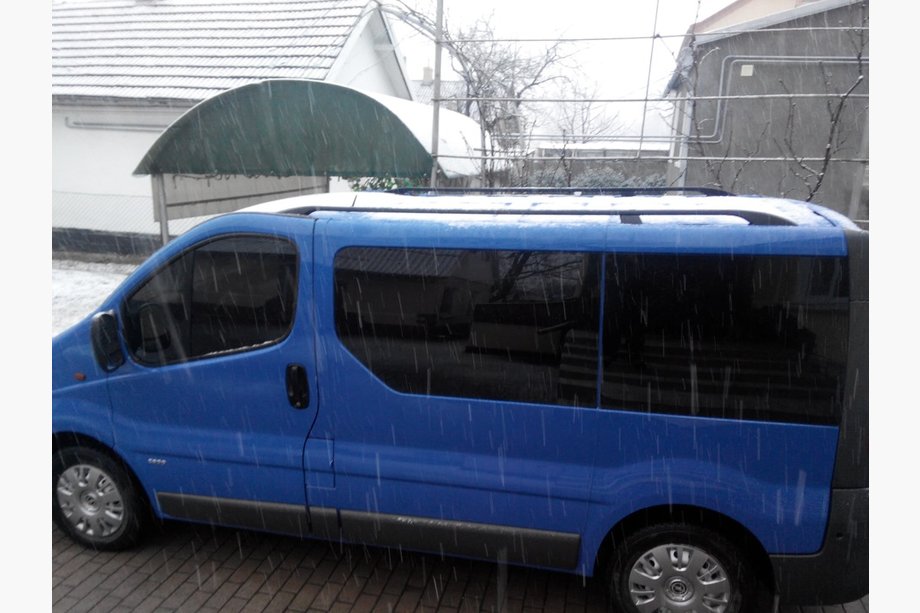 Nissan Primastar 2002-2014 Dachreling Schwarz Kurze Basis, Kunststoff-Fuesse Foto 4